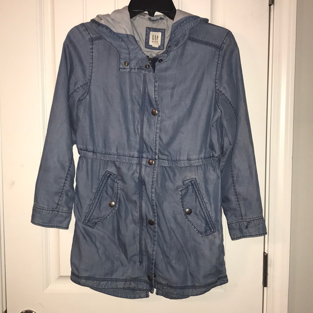 GAP kids blue jean jacket that zips and buttons